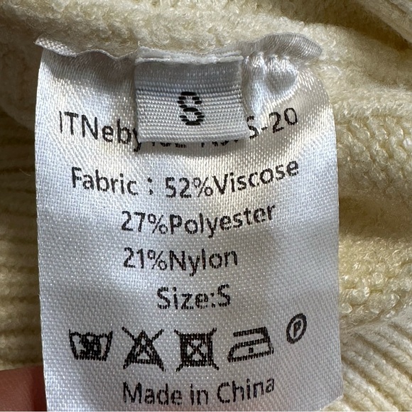 Ebossy NEW Women’s Embroidered Chunky Soft Sweater In White Sz.S Retro Chunky - Picture 9 of 10